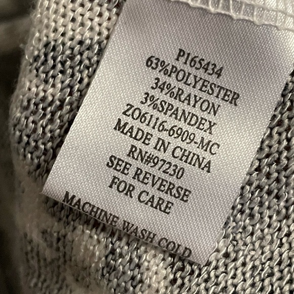 Almost Famous Black and White Geometric Top Size Small - Picture 3 of 4